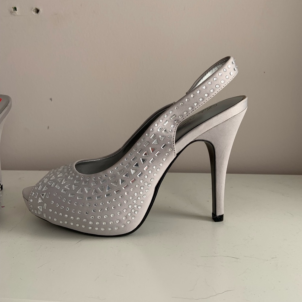 Heels - Picture 5 of 7